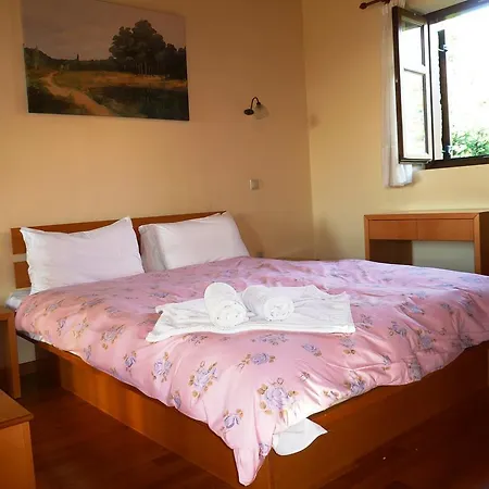 Maison Viros Holiday home